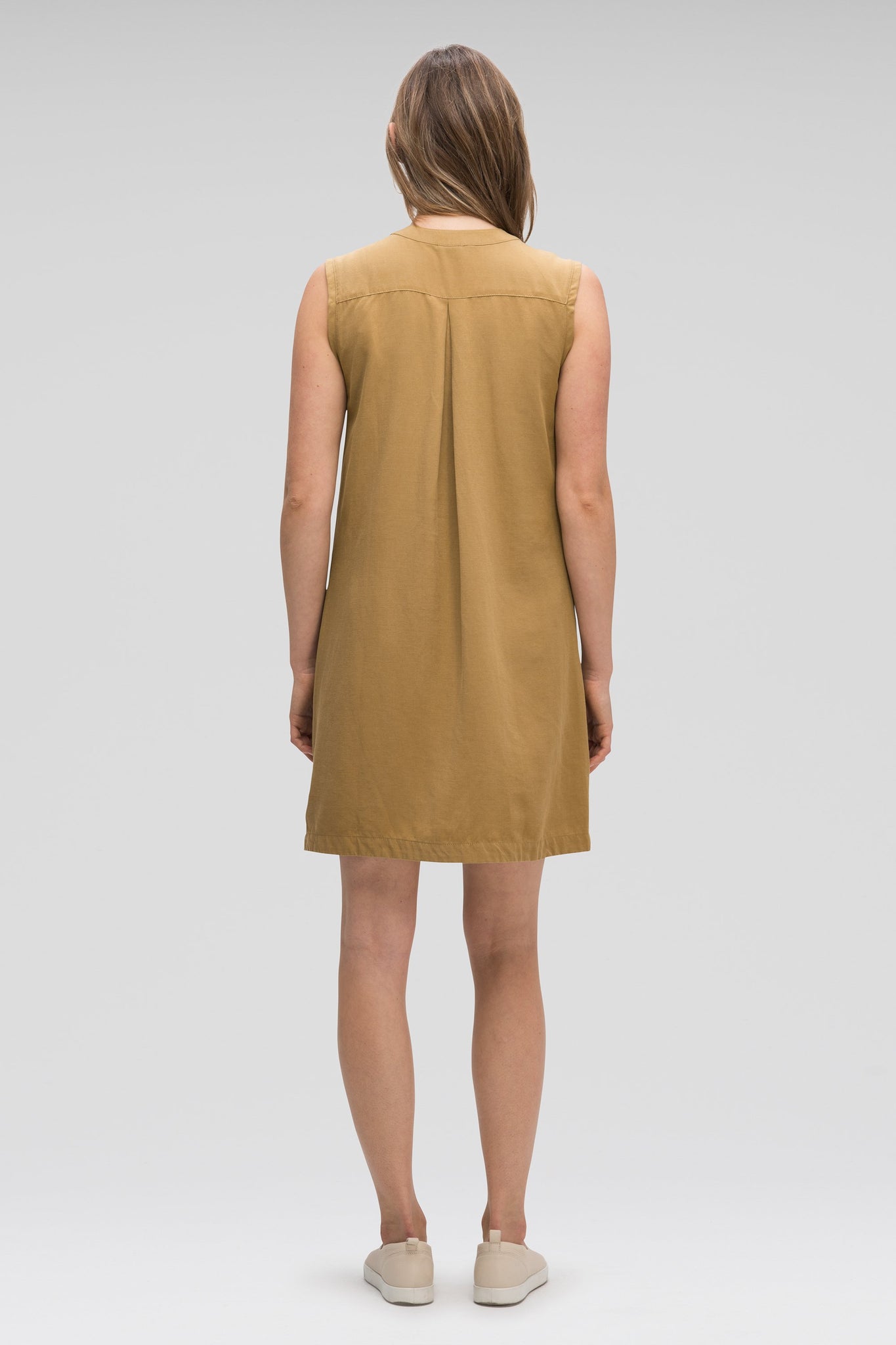 women's flaxible sleeveless shift dress - nutmeg