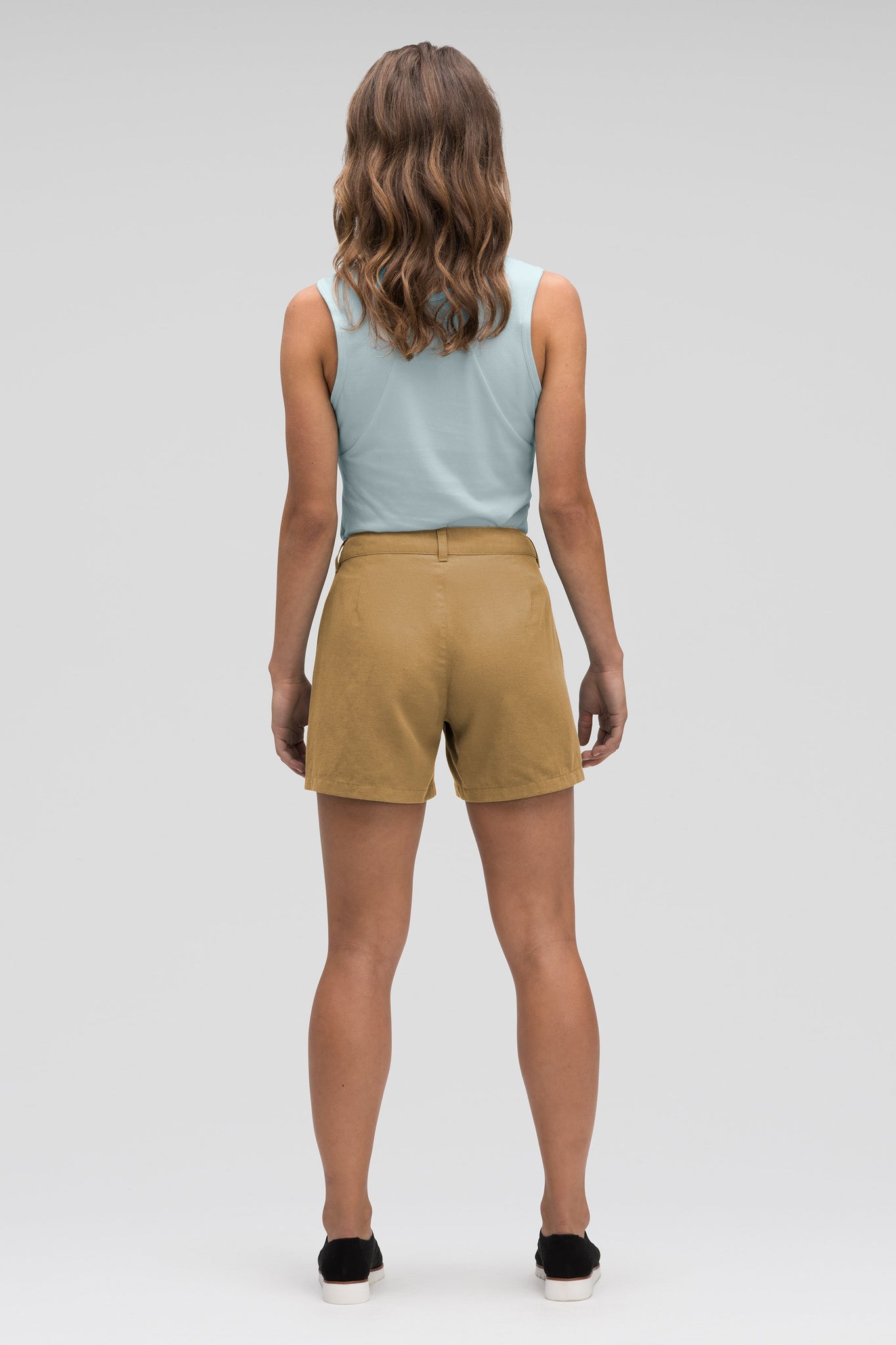 women's flaxible linen blend short - nutmeg